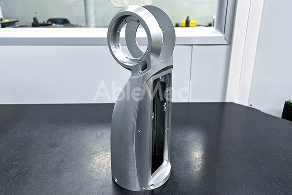 可能医療AbleMed 5軸加工医療用ロボットアーム